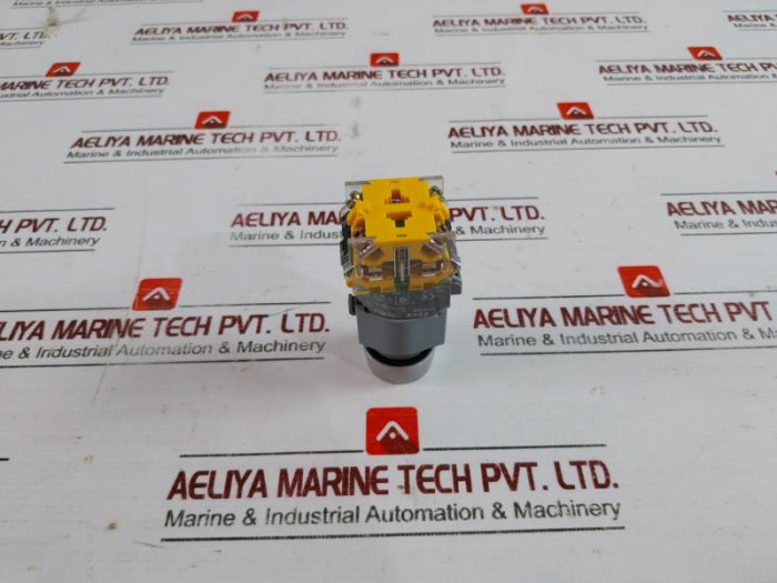 Eao 704.900.3 Switch Contact Block 380V/ 2.4W 600V Ac 10 Amps