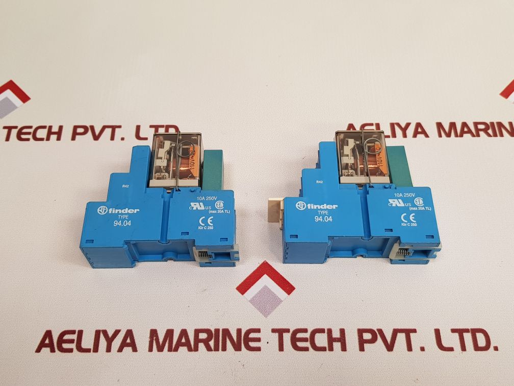 Finder 55.34.8.110.0040 Relay Coil With 94.04 Socket 10A 250V