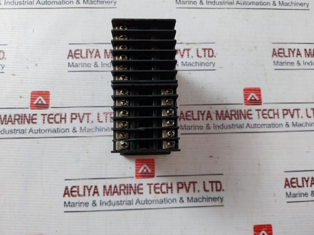 Fuji Electric Pxr5Bay1-1Vm70 Digital Temperarure Controller A2J5868C