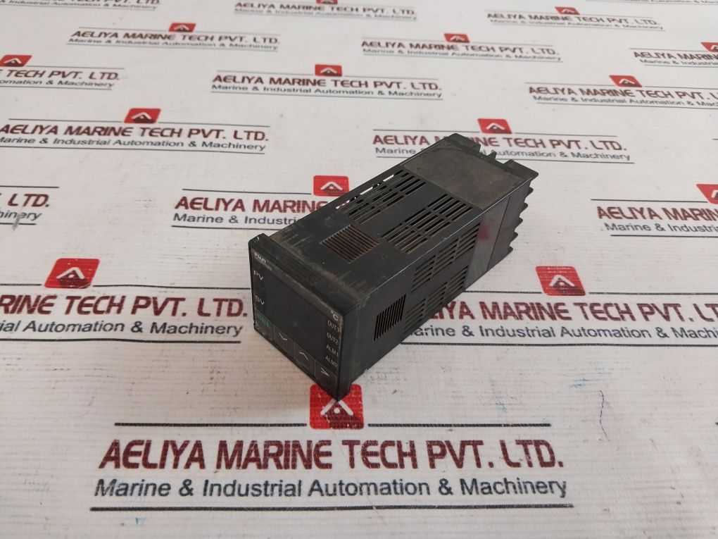 Fuji Electric Pyx4Mgy1-101Ye Digital Temperature Controller 4J5164T