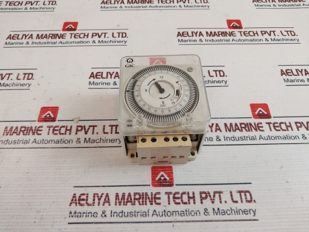 Gic J648B1 Qt Analog Time Switch 16A/250 Vac, 240Vac, 50/60 Hz