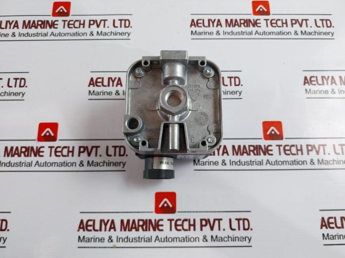 Honeywell C6097A3053 Gas Pressure Switch 240Vac 1/4" Npt