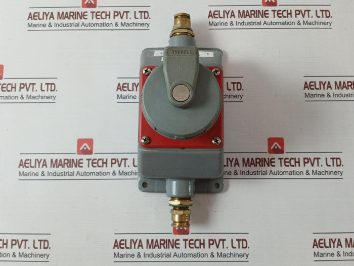 hubbell-420r7w-pin-and-sleeve-receptacle-480vac