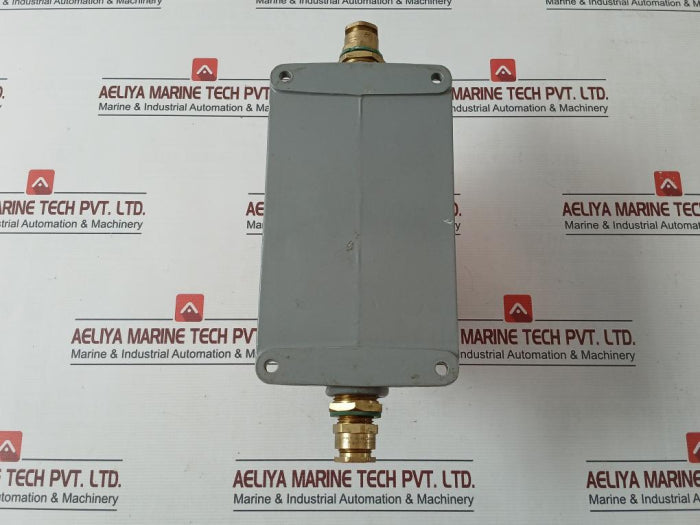 hubbell-420r7w-pin-and-sleeve-receptacle-480vac