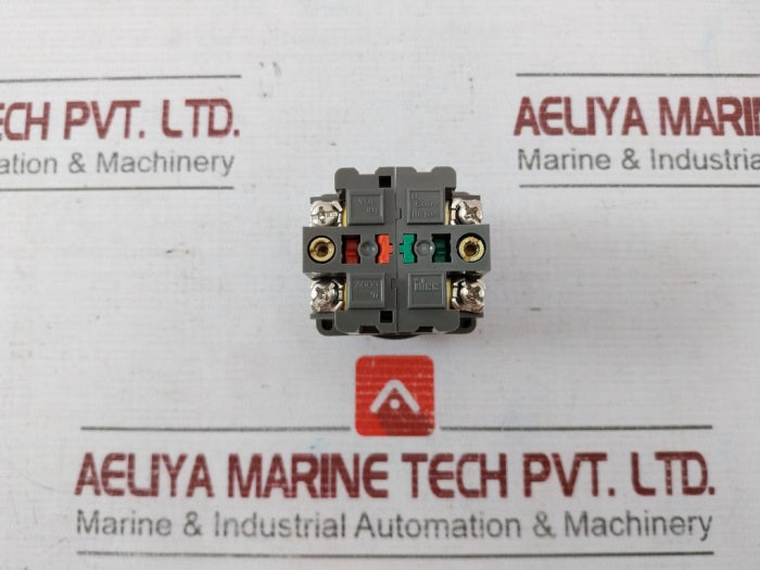 Idec Abn-111 Push Button Switch Ac 125V 5A 600V 10A 12M-000-00M 17Y20N