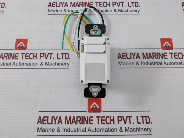 inncom-s217d4-wall-switch-01-9993-120vac-60hz-3-5a-400w-12vdc-240ma