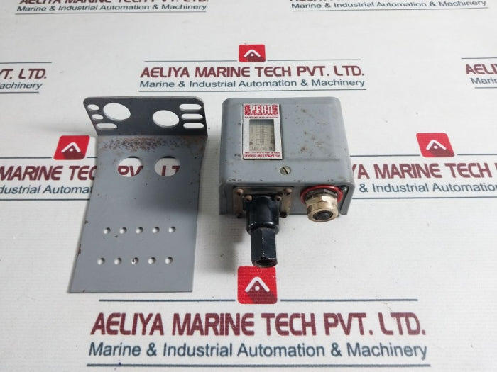 Johnson Controls P70Ca-5 Pressure Switch – Aeliya Marine