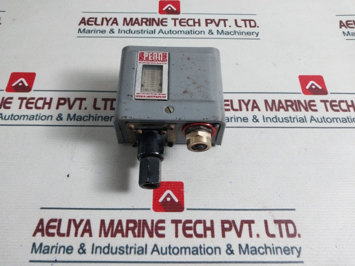 Johnson Controls P70Ca-5 Pressure Switch – Aeliya Marine