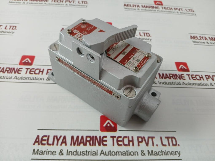 Killark Xs-2C Tumbler Switch Cover 0549857B