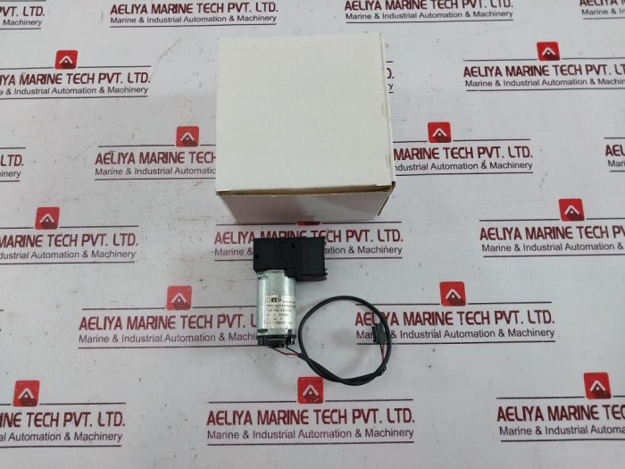 Knf Pml7576-nf30 Diaphragm Liquid Pump 12.2W 0.51A Ip00 100 Kpa (1 Bar)