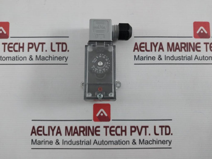 kromschroder-dg110vc1-6w-gas-pressure-switch-ip54-30-110-mbar