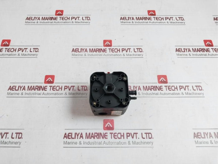 Kromschroder Dl50A-31 Pressure Switch 84444490 Ce-0085Ap0466 Ip54 300Mbar 240Vac