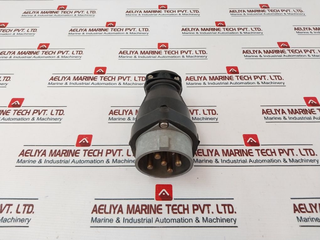 Legrand 380V/415V~ Martin Lunel Socket-3 Pole+Ground