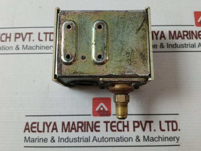 Linero Controls Hs-230 Pressure Control Switch 5-30 Kgf/Cm2 Ac 125V/250V