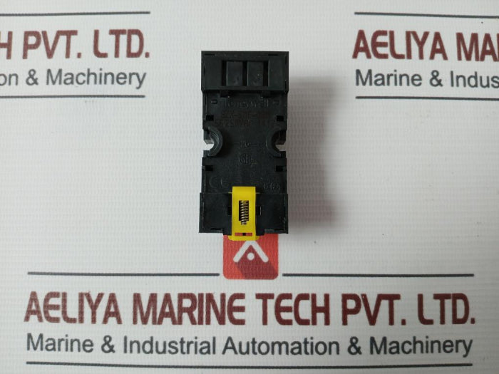 lot-of-10x-honeywell-szx-smf-08n-track-mounted-relay-socket-5a-250vac