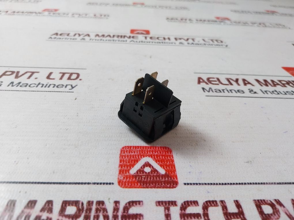 Lot Of 2X Soken Rk1-05 Rocker Switch 10001037560