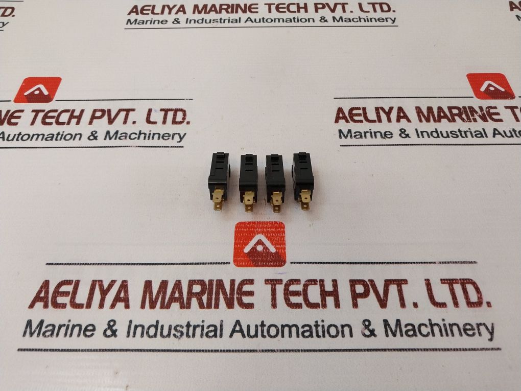 Lot Of 4X Omron V-15G-1C25-k Limit Switch 15A