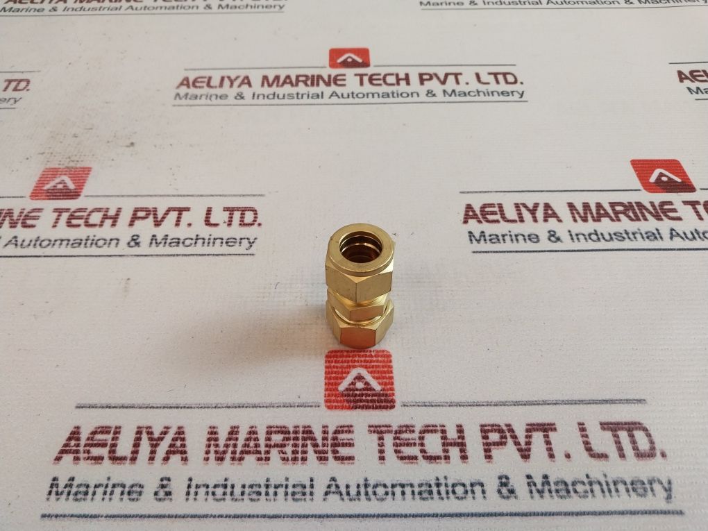 Swagelok B-1010-6 Brass Reducing Union Fitting 5/8 Tube X 5/8 Tube