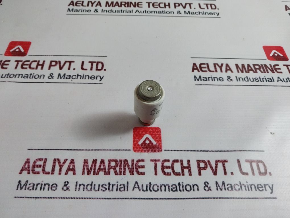Lot Of 7X 50A 500V Bottle Fuse