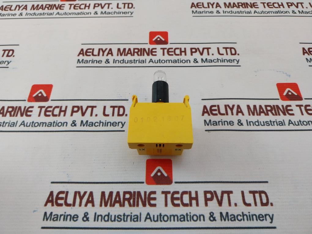 Lovato 8 Lm2T.Yl400 Lamp Holder With Transformer 380/415V 50/60 Hz