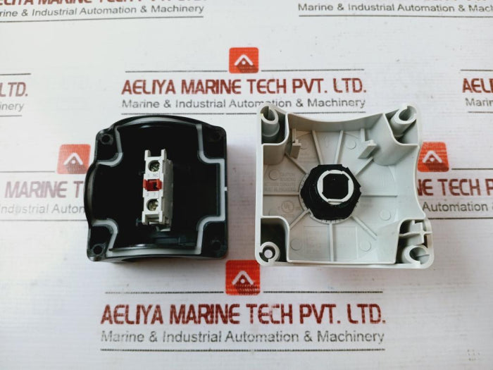 Lovato Lpz P1 B802 Control Station Complete With 1 Push Button 690V 10A