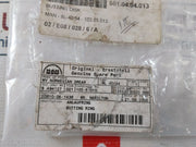 Man Butting Disk/Ring B&W 8L 40/54