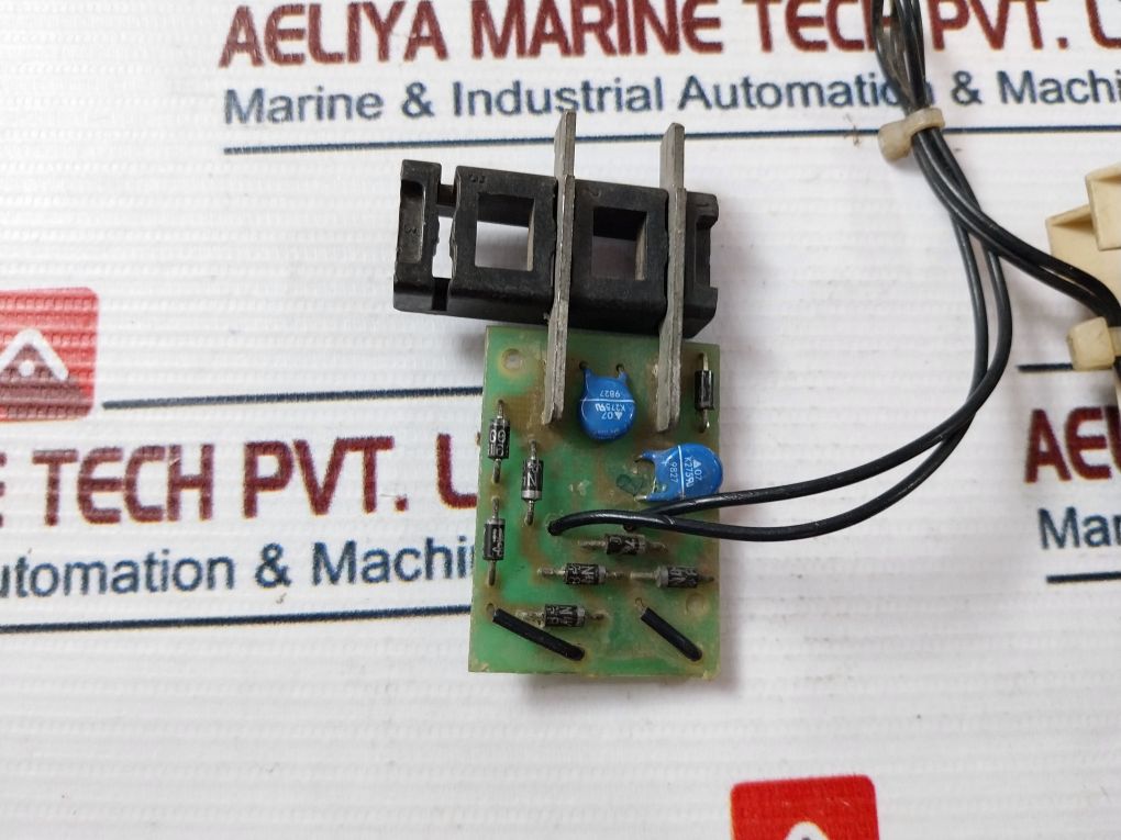 Merlin Gerin 685 661 Xf-e Circuit Breaker Closing Release 440/480 Vac