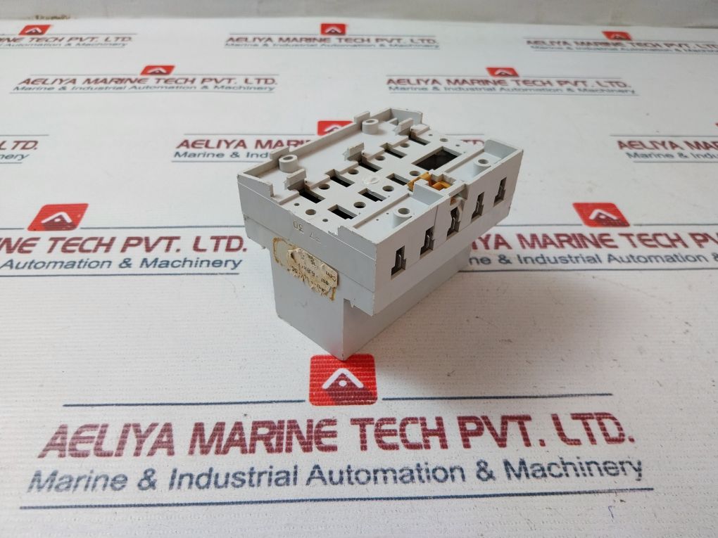Merlin Gerin Tr9 Insulation Controller – Aeliya Marine