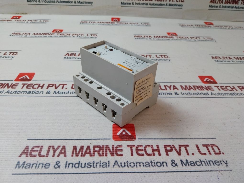 Merlin Gerin Tr9 Insulation Controller – Aeliya Marine