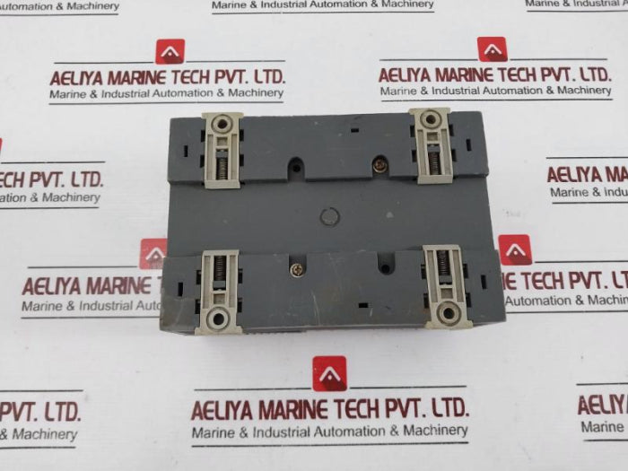 Omron E5Ez-prr203T Digital Temperature Controller 100-240 Vac 50/60Hz 10Va