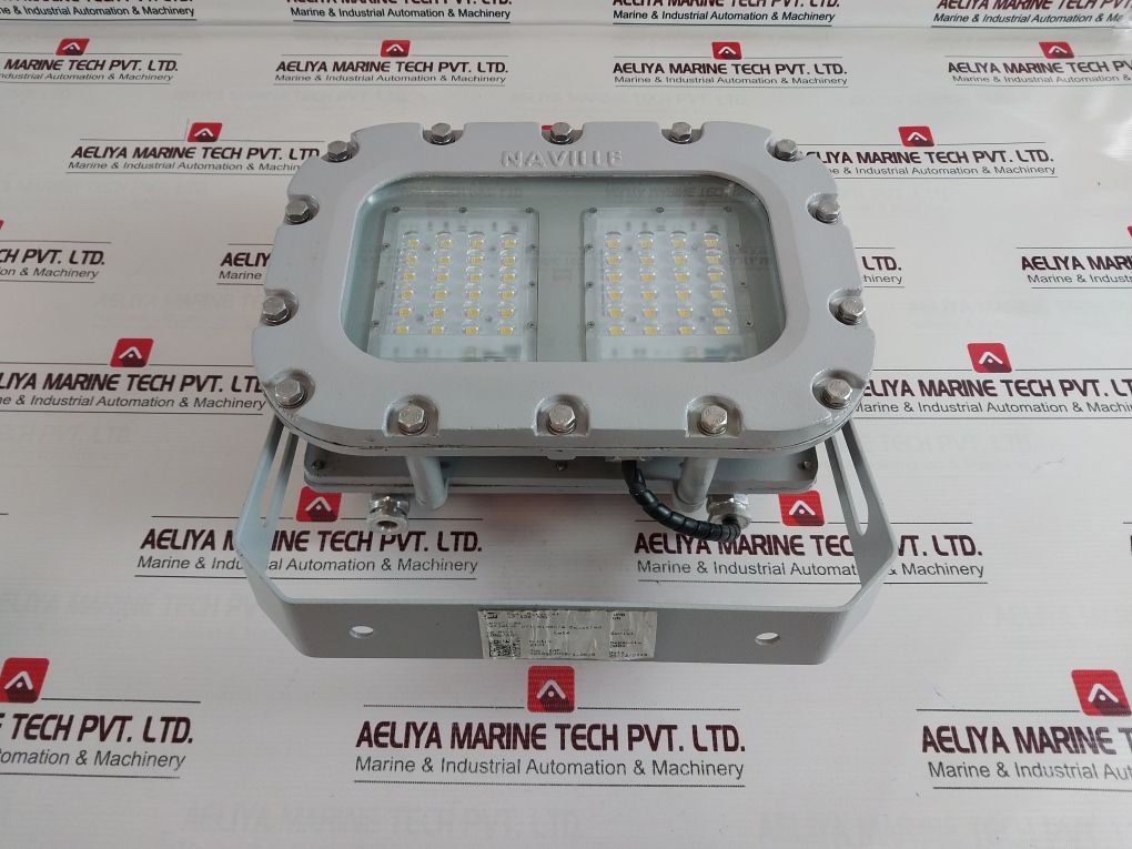 Naville Iluminacao Eznl/R6/240C Led Projector