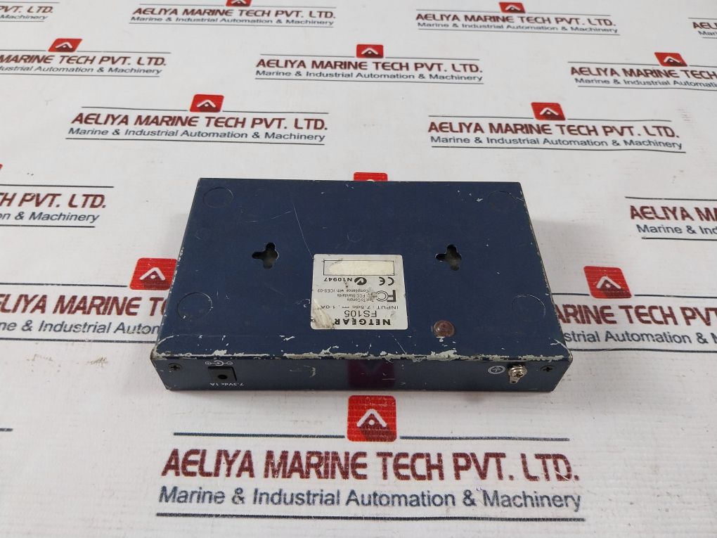 Netgear Fs105 5 Port 10/100 Mbps Fast Ethernet Switch 7.5Dc