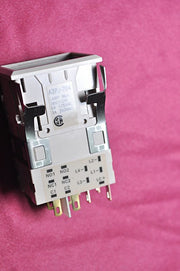 Omron A3Pj-90D12-28 Pushbutton Switch