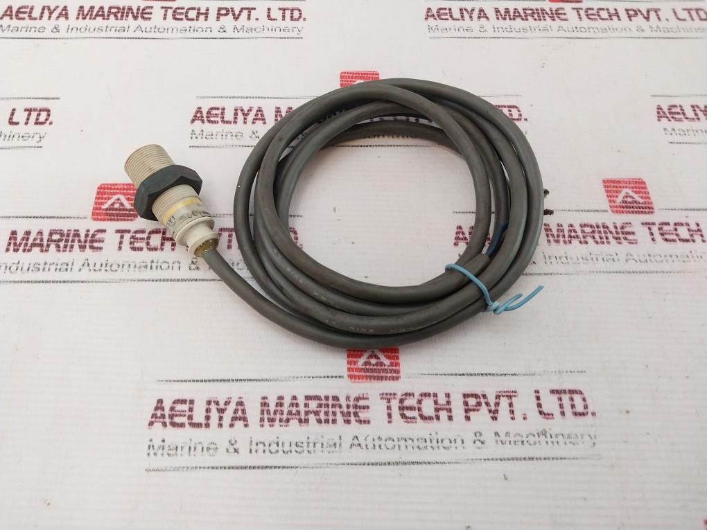 Omron E2F-x5Y1 Proximity Switch Sensor 24-240Vac