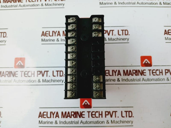 Omron E5Ez-prr203T Temperature Controller 100 To 240 Vac~ 50/60Hz 10Va 