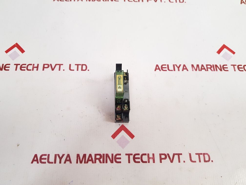 Omron G7T-1122S Relay With Socket Base 5A 30Vdc