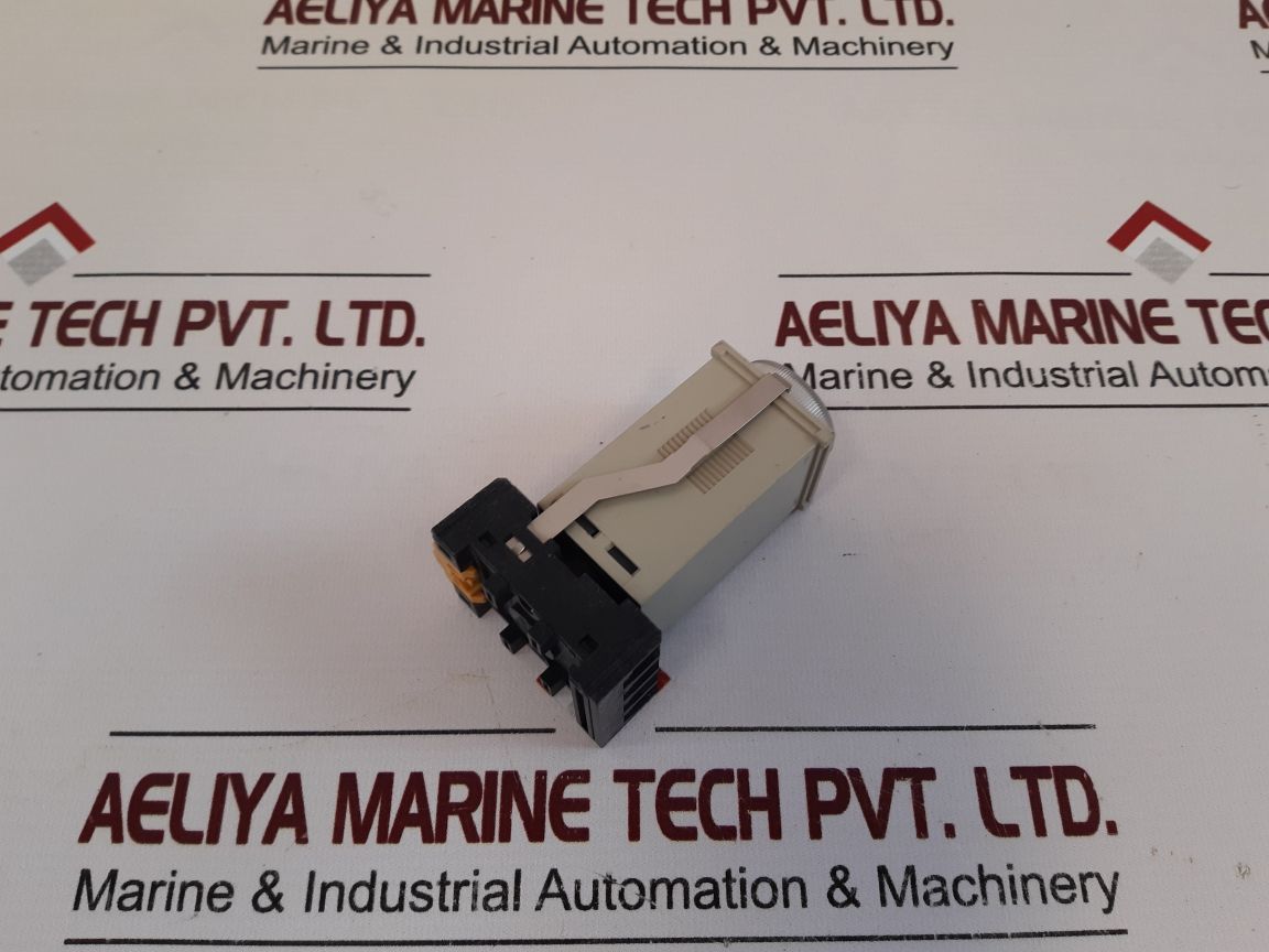 Omron H3Ja-8C Timer With Base 0 To 30 Sec