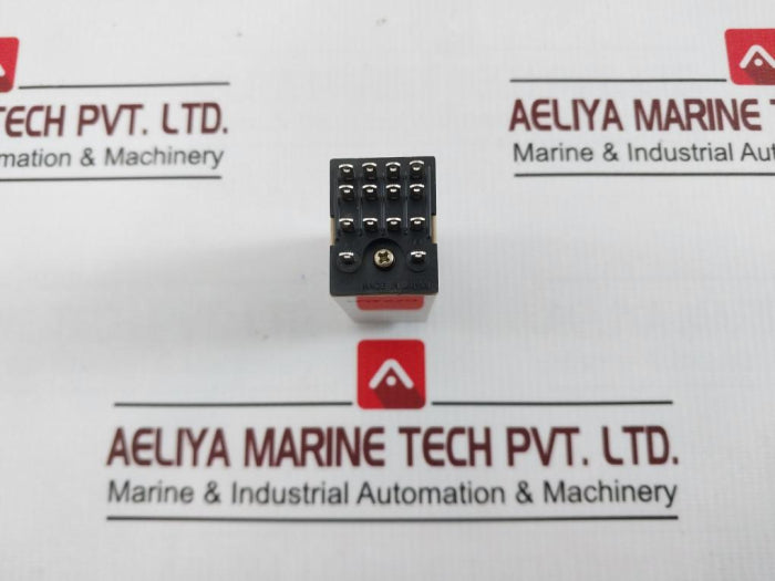 Omron H3Y-4 Timer 110Vac 3A 250Vac 0-30 Sec 07X40N