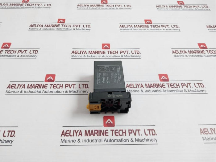 omron-stp-nm-subminy-timer-w-socket-base-8pfa-0-5-sec-60hz-0-6sec-50hz-250vac