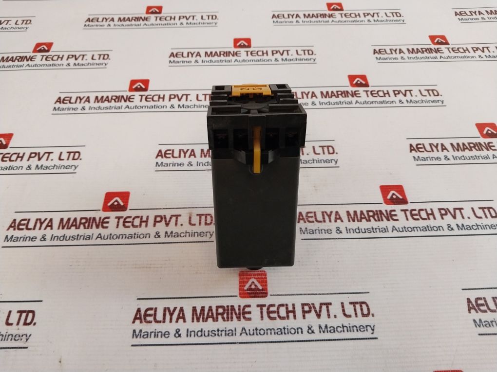 Omron Stp-nmr Subminy Timer With Base 250Vac 50/60Hz