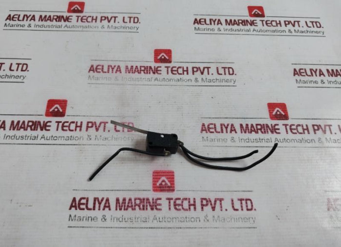 Omron V-15Fl111-2A Limit Switch 0.6A 125Vdc 24X5Re