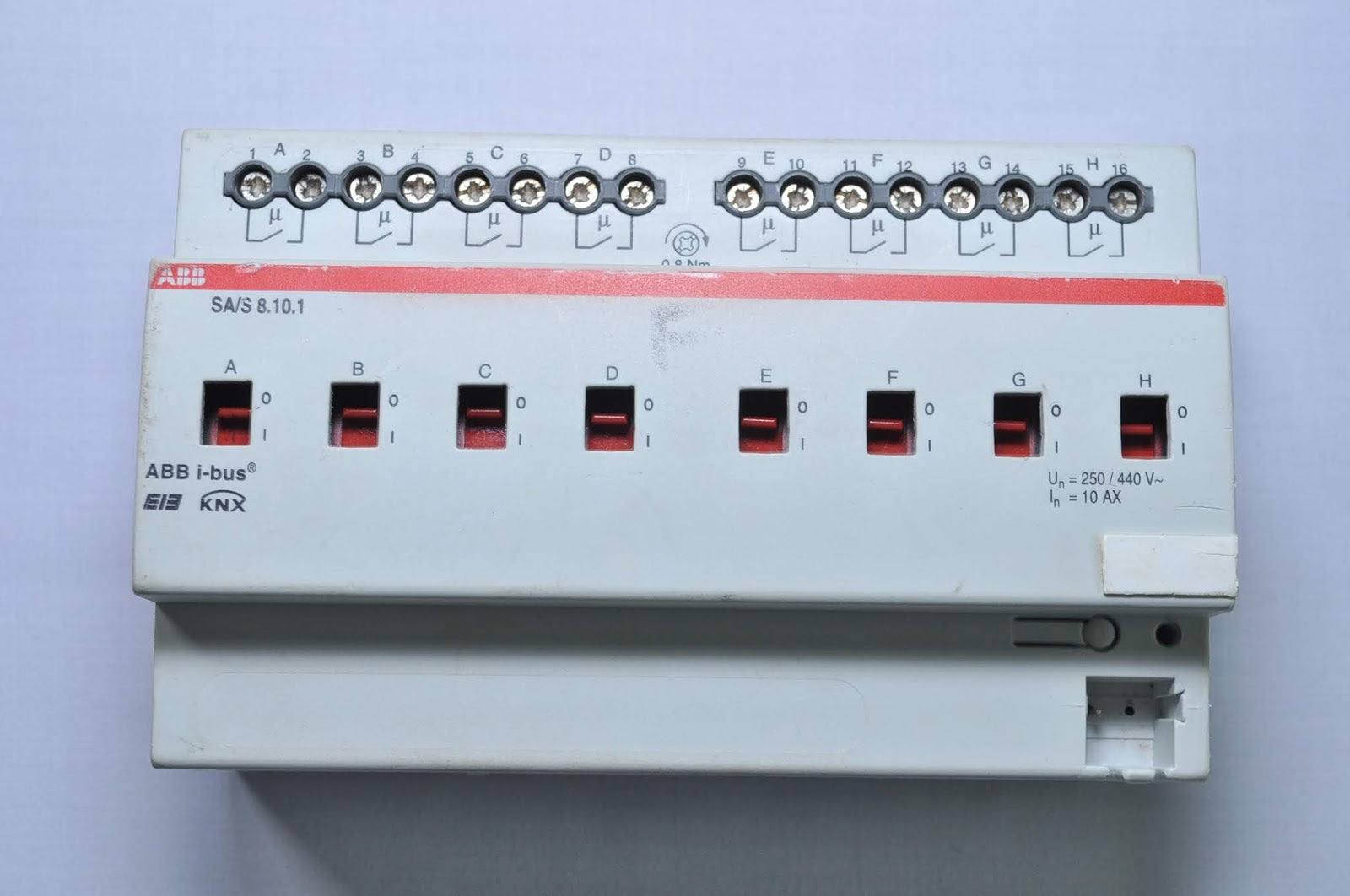 Abb i-bus® knx sa/s 8.10.1 switch actuator, 8-fold, 10 ax, mdrc