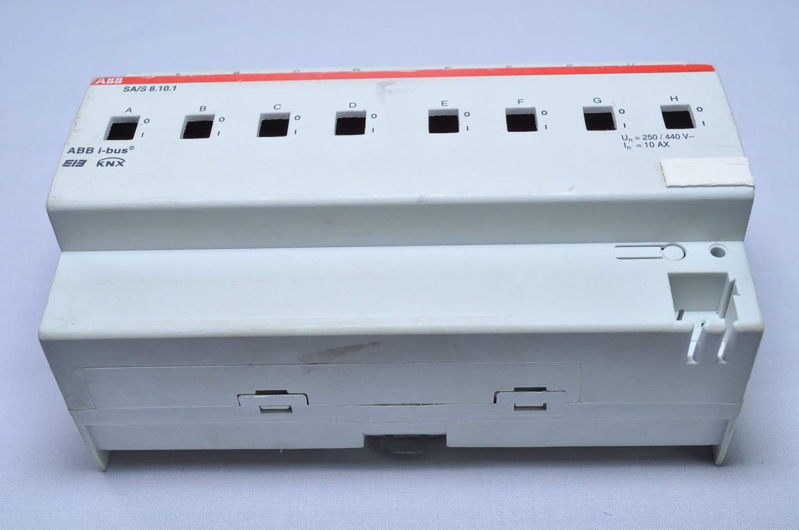 Abb i-bus® knx sa/s 8.10.1 switch actuator, 8-fold, 10 ax, mdrc