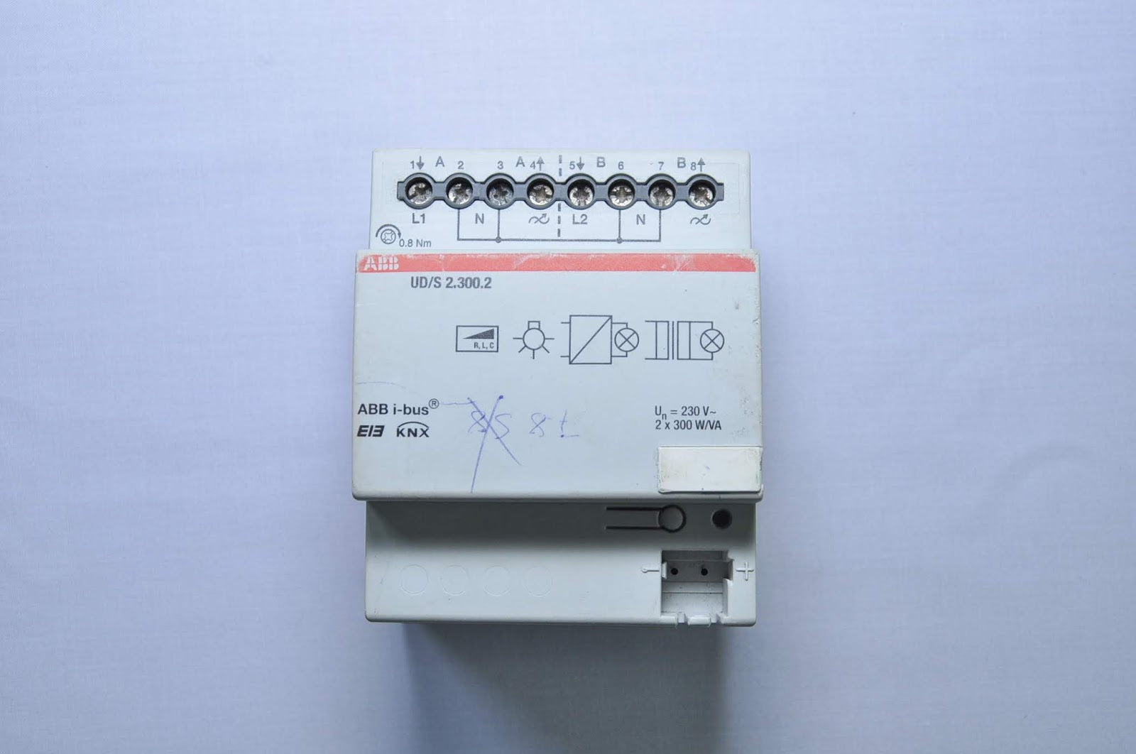 Abb i-bus® eie knx ud/s 2.300.2 universal dim actuator