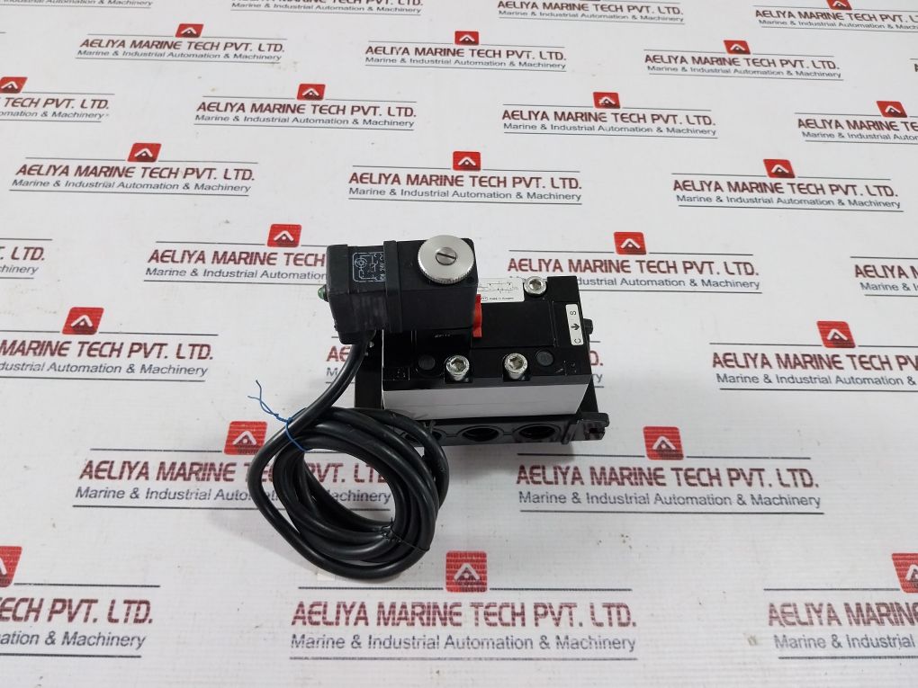 Rexroth R401001276 Pneumatic Directional Valve 04983-175-02