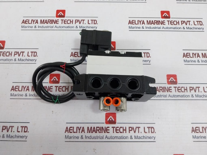 Rexroth R401001276 Pneumatic Directional Valve 5802720000
