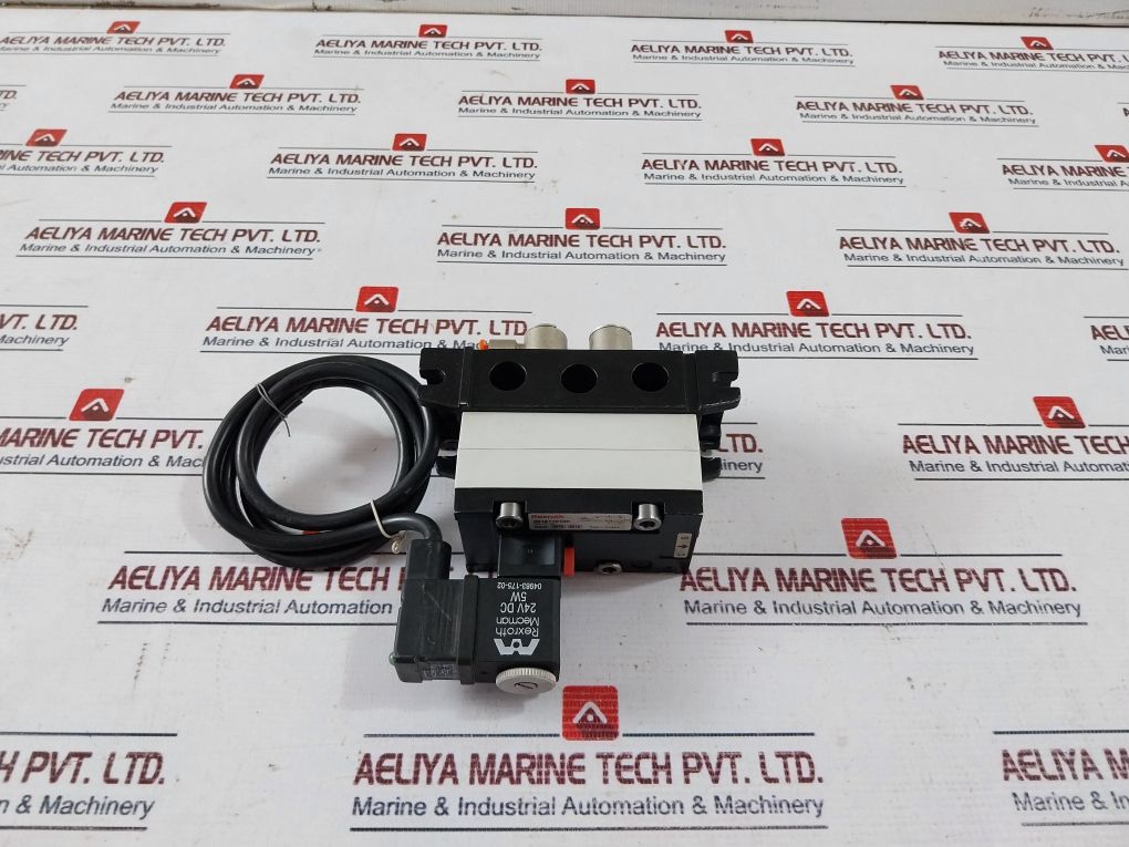 Rexroth R401001276 Pneumatic Directional Valve 5812010000