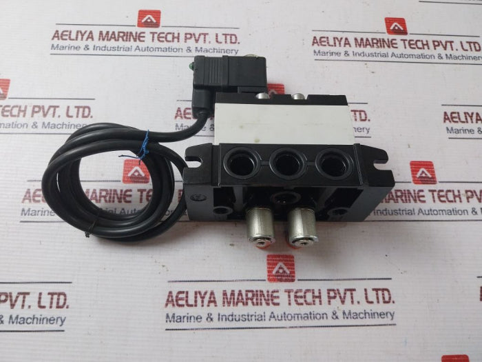 Rexroth R401001276 Pneumatic Directional Valve 5812110100