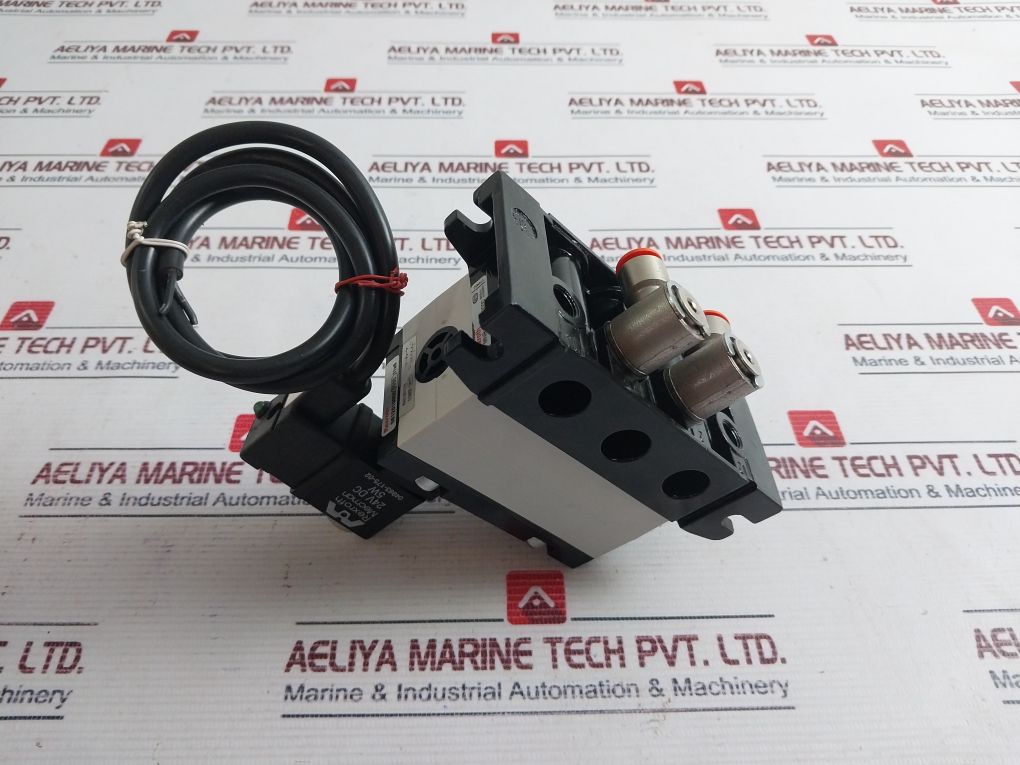 Rexroth R401001276 Pneumatic Directional Valve 5812110100 