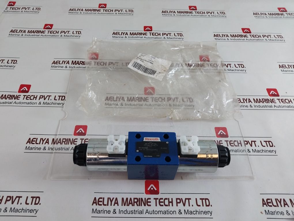 Rexroth R900589988 Directional Control Valve 24Vdc